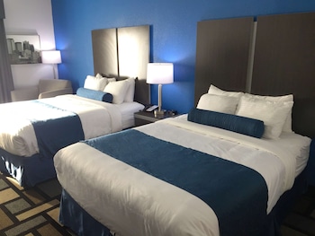 Suite, 2 Queen Beds, Non Smoking, Kitchenette (with Sofabed)