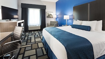 Standard Room, 1 King Bed, Non Smoking, Refrigerator & Microwave