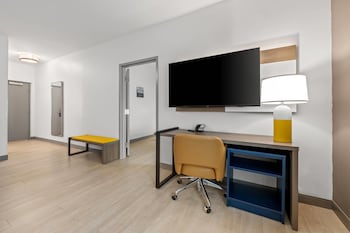 Suite, Non Smoking (Two Room King Suites with shower)