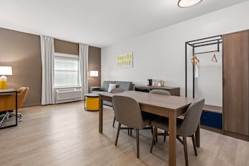 Suite, Non Smoking (Two Room King Suites with shower)