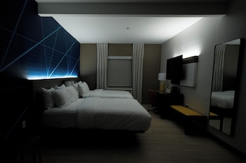 Standard Room, 2 Queen Beds (with Stand-In Shower)