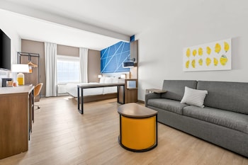 Suite, Non Smoking (Two Room King Suites with shower)