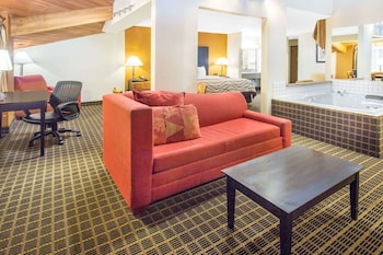 Deluxe Studio Suite, 1 King Bed, Non Smoking