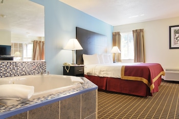 Deluxe Studio Suite, 1 King Bed, Non Smoking