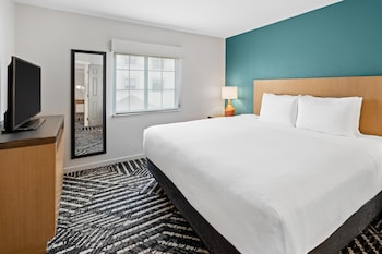 Room, 1 King Bed (Den)