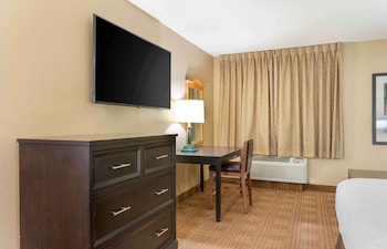 Deluxe Studio, 1 King Bed with Sofa bed, Non Smoking