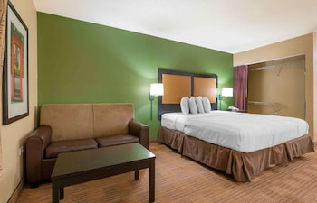 Deluxe Studio, 1 King Bed with Sofa bed, Non Smoking