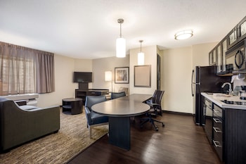 Suite, 1 Queen Bed with Sofa bed (One Bedroom)