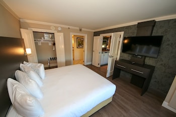 Sunset Bungalow Suite