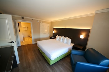 Sunset Bungalow Suite