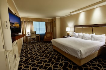 Rodeo Tower, 1 King Bed