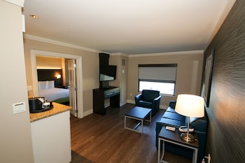 Sunset Bungalow Suite
