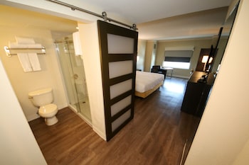 Sunset Tower, 1 King Bed