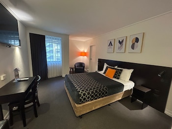Standard Queen Room (Unserviced Rate)