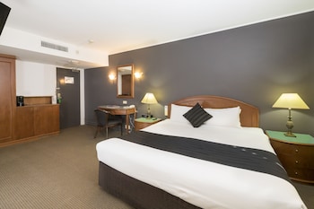 Standard Queen Room (Unserviced Rate)
