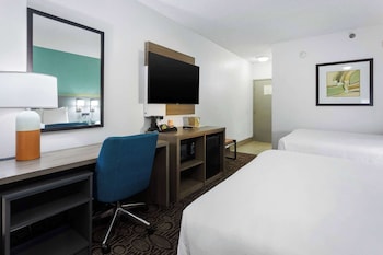 Standard Room, 2 Queen Beds, Non Smoking