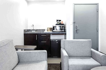 Suite, 1 King Bed, Non Smoking