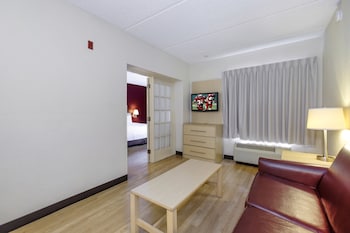 Suite, 1 King Bed, Accessible (2 Rooms, Smoke Free)
