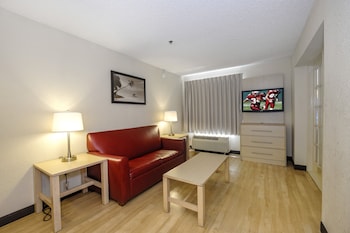 Suite, 1 King Bed (2 Rooms, Smoke Free)