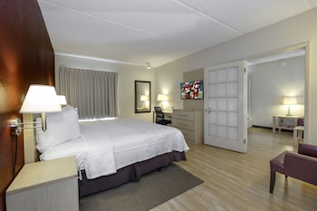 Suite, 1 King Bed, Accessible (2 Rooms, Smoke Free)