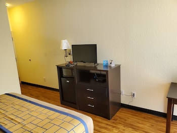 Suite, 1 King Bed, Non Smoking (One-Bedroom)
