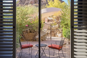 Deluxe Room, 1 King Bed, Patio