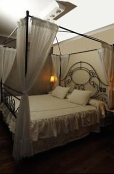 Executive Suite, Jetted Tub