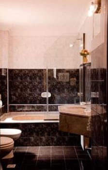 Executive Suite, Jetted Tub