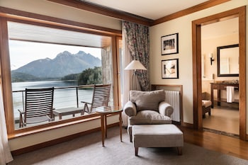 Deluxe Suite, 1 King Bed, Balcony, Lake View