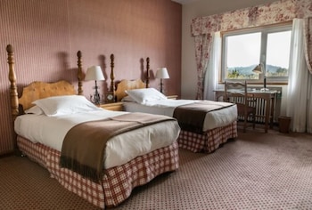 Standard Room, 2 Twin Beds, Lake View