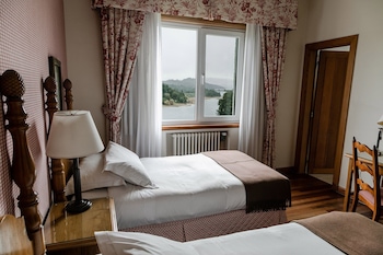 Standard Room, 2 Twin Beds, Lake View