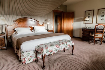 Standard Room, 1 Queen Bed, Lake View