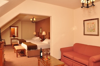Traditional Studio, 2 Twin Beds