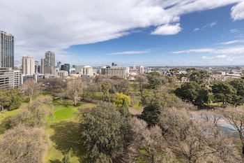 Deluxe Room, 1 King Bed, Park View