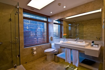 Premium Room, 1 King Bed