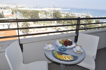 Standard Room, Partial Sea View