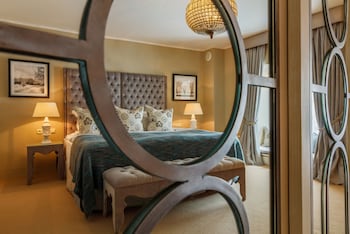 Deluxe Room (King/Twin)
