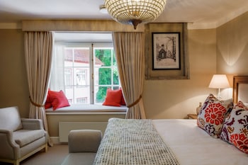 Deluxe Room (King/Twin)