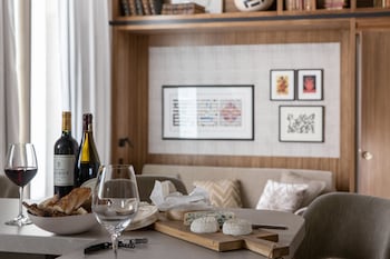 1 Bedroom Apartment Club