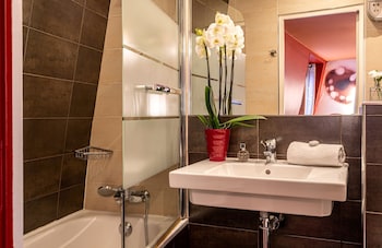 Triple Room (2 adults + 1 child -16 years old)