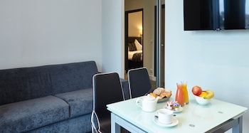 Standard Apartment, 1 Queen Bed, Non Smoking, Kitchenette