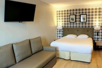 Superior triple room, harbor entrance view