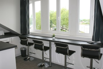 Standard Apartment, 1 Queen Bed, Non Smoking, Kitchenette