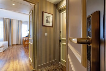 Room, Connecting Rooms