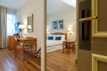 Room, Connecting Rooms