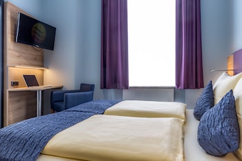 Standard Room, 1 Queen Bed
