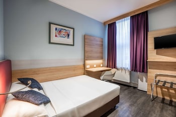 Standard Room, 1 Queen Bed