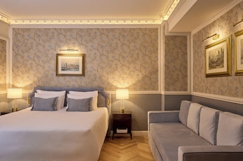 Deluxe Twin with Sofa bed and City View