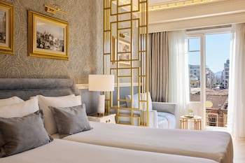 Deluxe Suite Twin Beds with Ladadika View