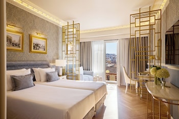 Deluxe Suite Twin Beds with Ladadika View